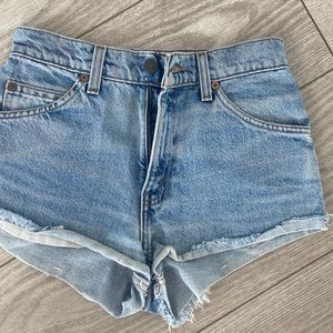 Levi’s 950 women’s denim shorts. Size: 3